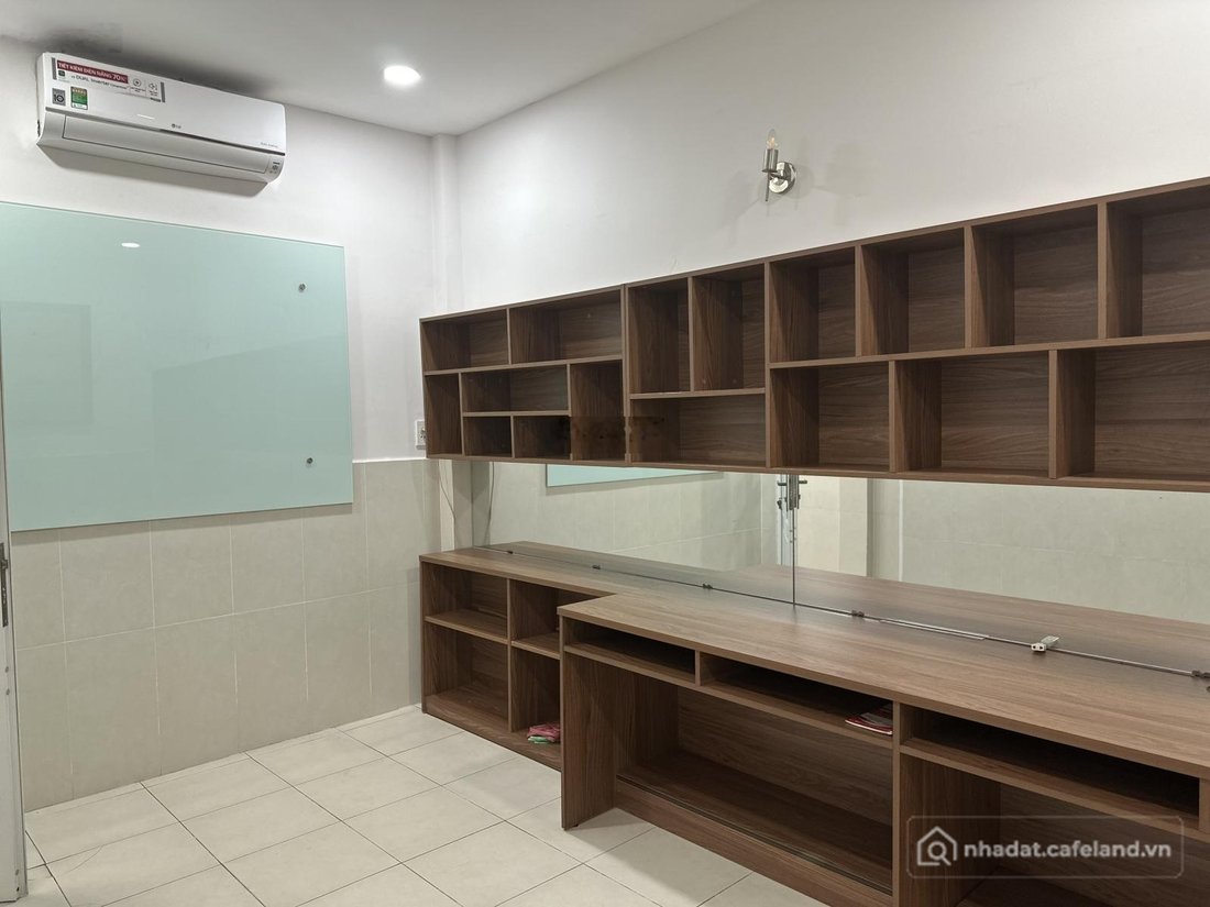 Nhà riêng: Nhà riêng mới, đẹp cho thuê. Giá 13.5 triệu/tháng. Phù hợp với gia đì