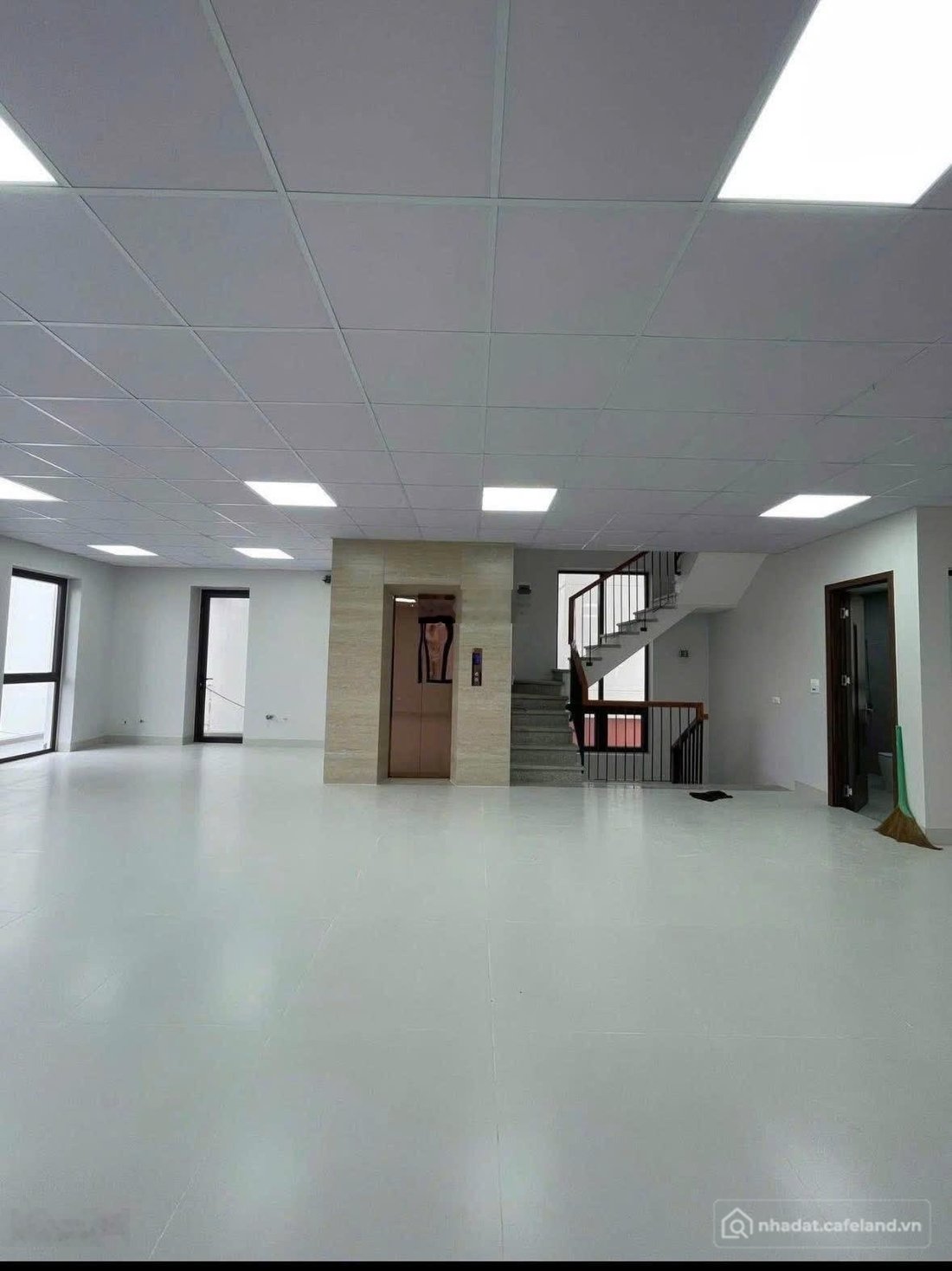 Nhà riêng: Cho thuê nhà võ cường diện tích 800m2 giá thuê 65tr sàn trống lh 0909