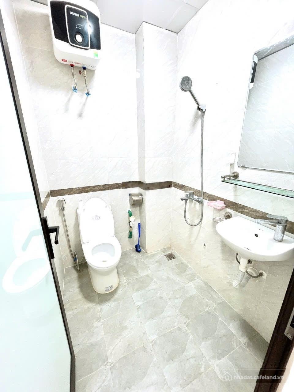 Phòng trọ: Chính chủ cho thuê phòng ccmn mới xây phòng rộng, 2 mặt thoáng, ô tô