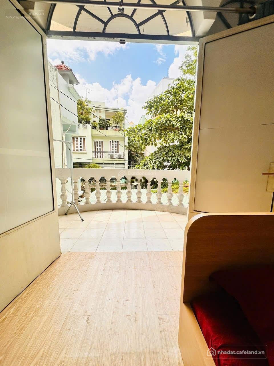 Phòng trọ: Phòng studio bancon đủ NT, 21/1 Trường Sơn Q. Tân Bình LH 0944397969G