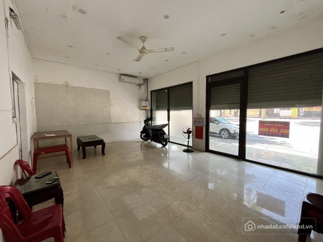 Mặt bằng: Cho thuê cửa hàng 30m2 , mặt tiền 7.5m
