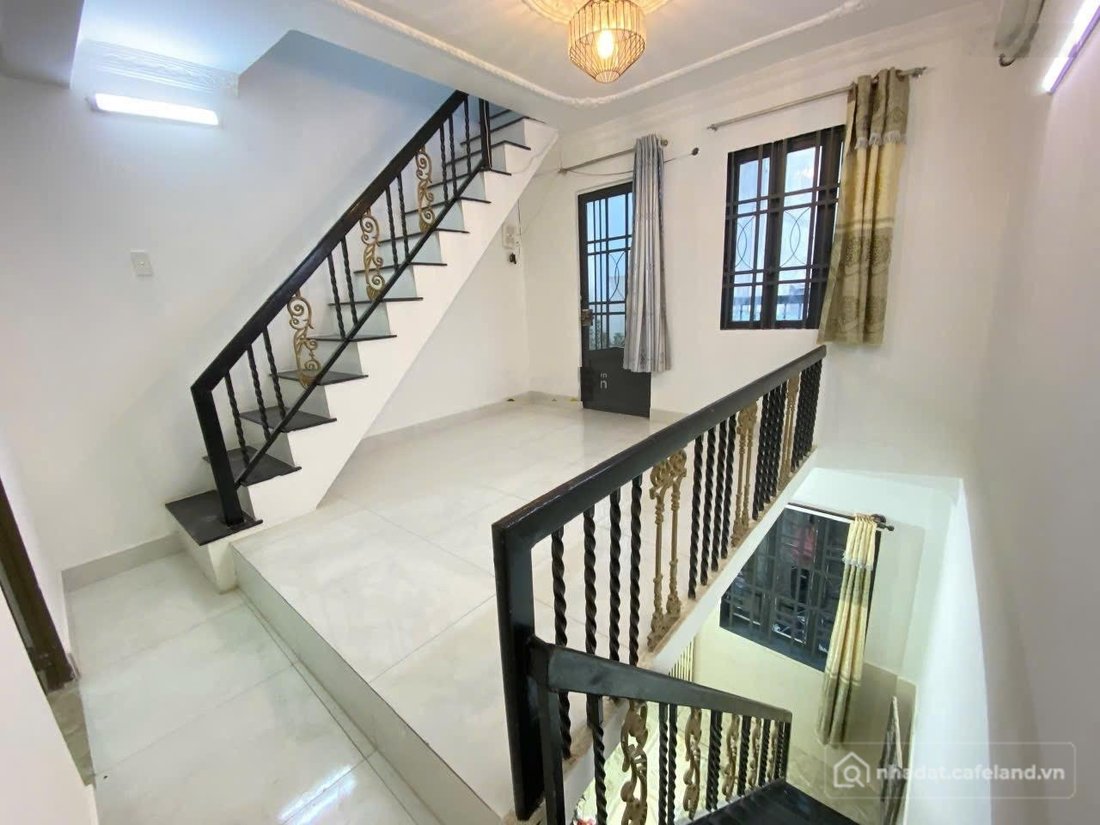 Nhà riêng: Nhà đẹp 2 ban công 3phòng ngủ hẻm nhựa xe tải 10tr/tháng