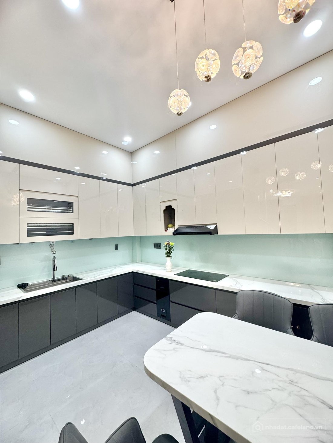 Nhà riêng: Nhà Full Nội Thất 3 Lầu 5PN, Đường Lê Văn Quới_Bình Tân, LH 077956186