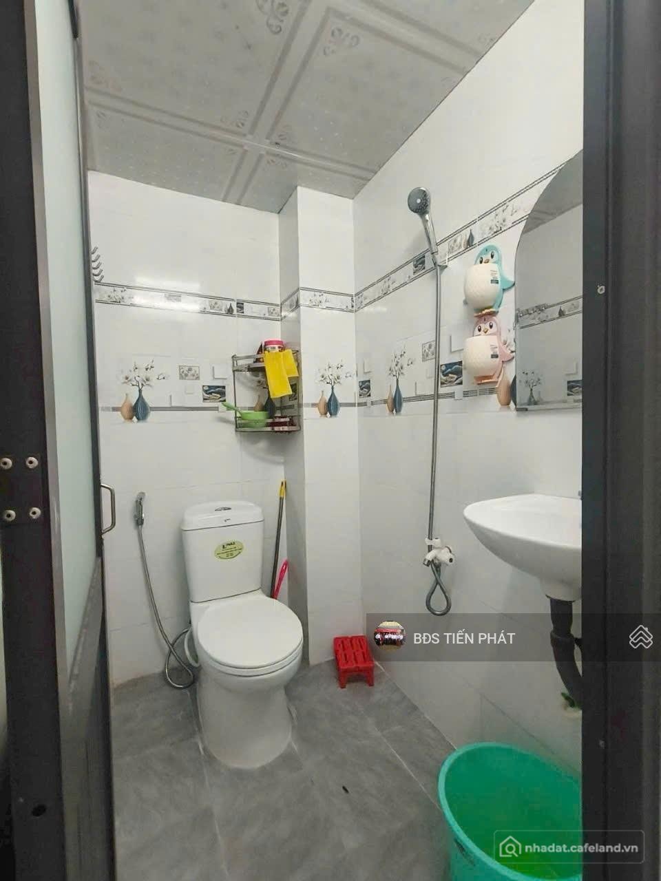 Nhà riêng: Cho thuê nhà riêng 1PN, 1WC, DT 4,5x17 với 76m2 tại Lê Đình Cẩn, Bình
