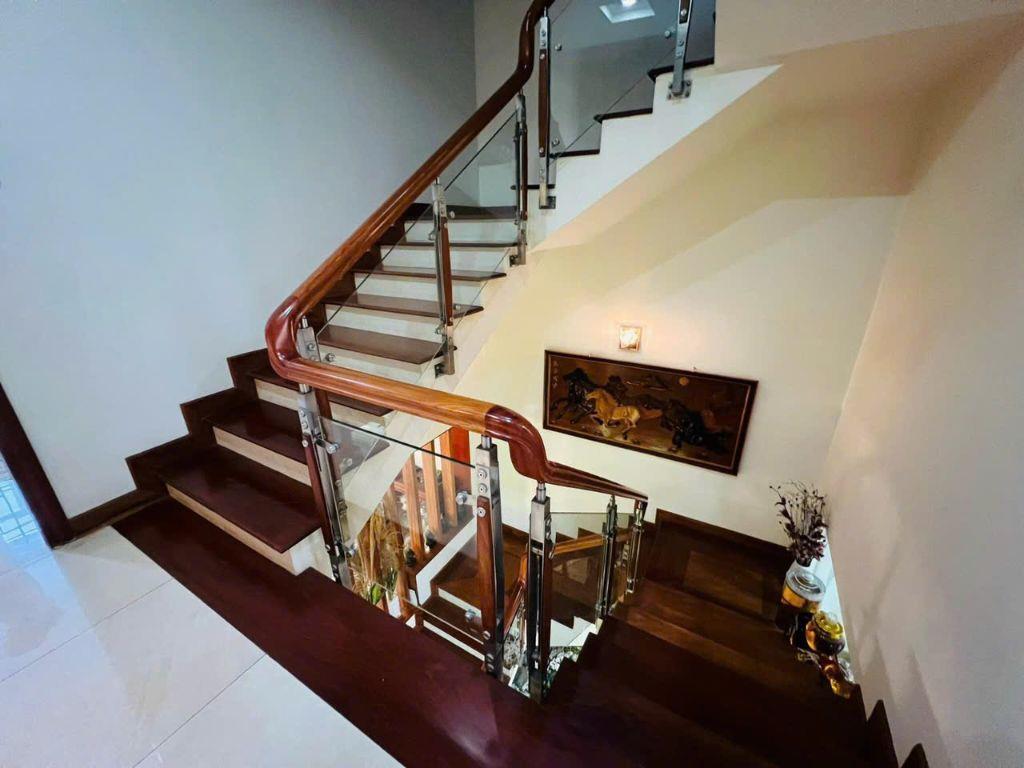 Cần bán gấp nhà mặt đường 385 phường Tăng Nhơn Phú A. Q9,243m2..,3tầng,19 tỷ