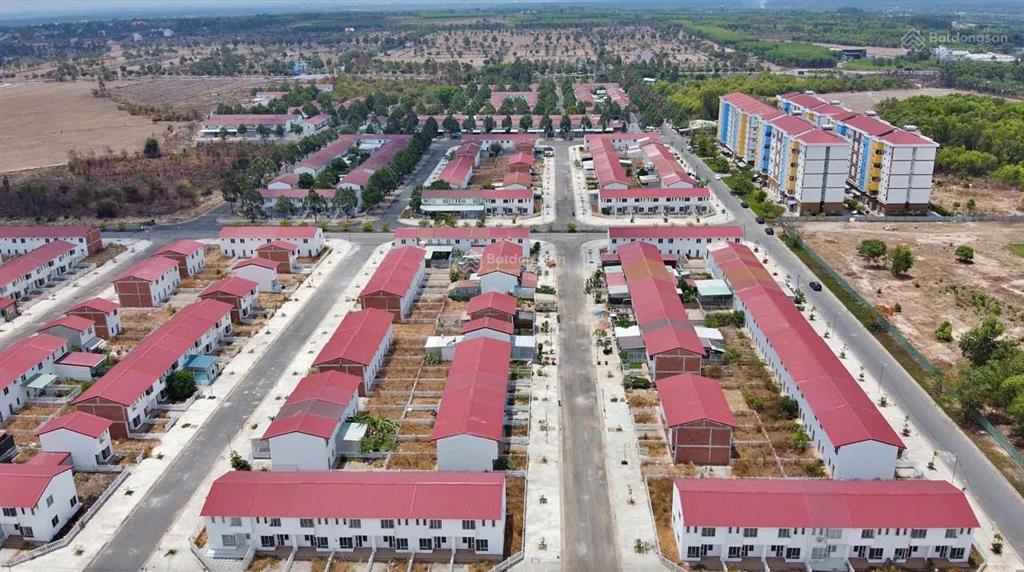 Ngộp, nhà phố liền kề dta, nhà xây thô đất 100m2, ngay khu dân cư hiện hữu