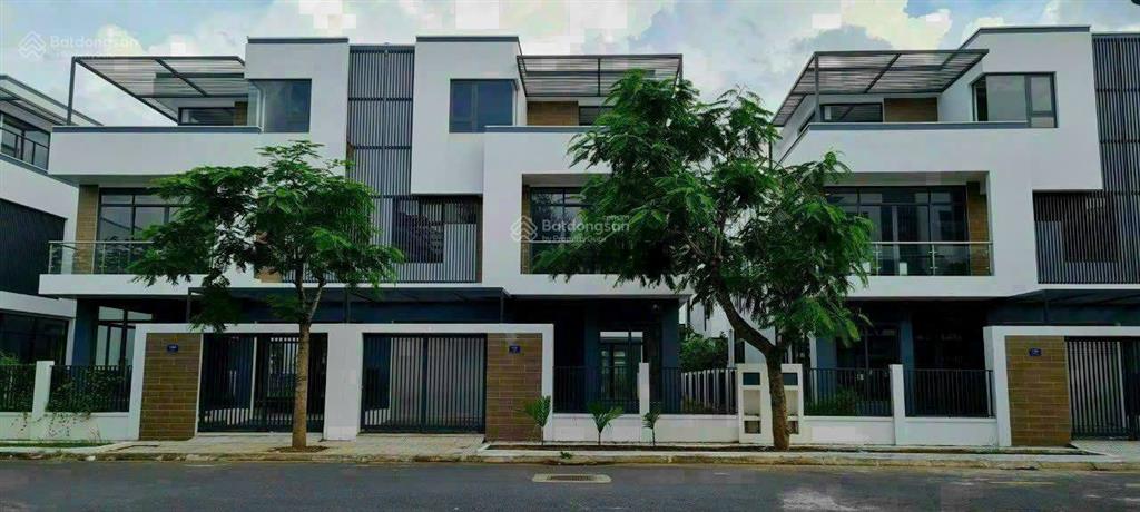 Đtl bán gấp biệt thự 10x32m gần hồ dt sàn 333,7 m² sân vườn rộng, sổ sẵn, giá tốt 19.5 tỷ