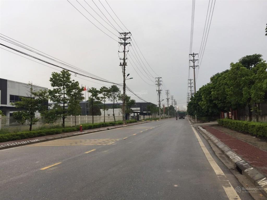 Bán đất dt 9000m² có kho xưởng 4000m² đang cho thuê và đang sử dụng. giá 7,06 triệu/m²