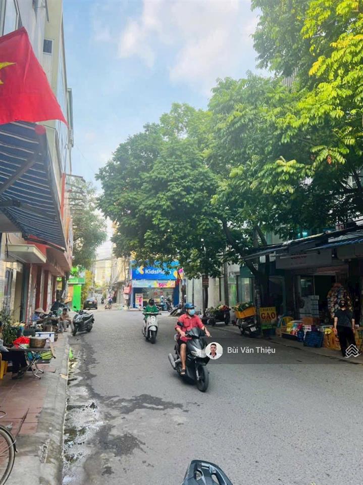 Bán nhà mặt đường khúc thừa dụ 1 vị trí đẹp kinh doanh cực tốt