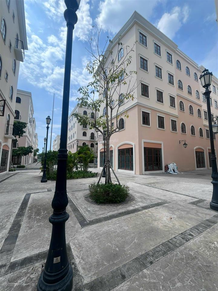 Bán nhanh căn liền kề 120m2 đã có sổ đỏ lâu dài, gần biển 8 tỷ bao thuế phí 0898 379 ***