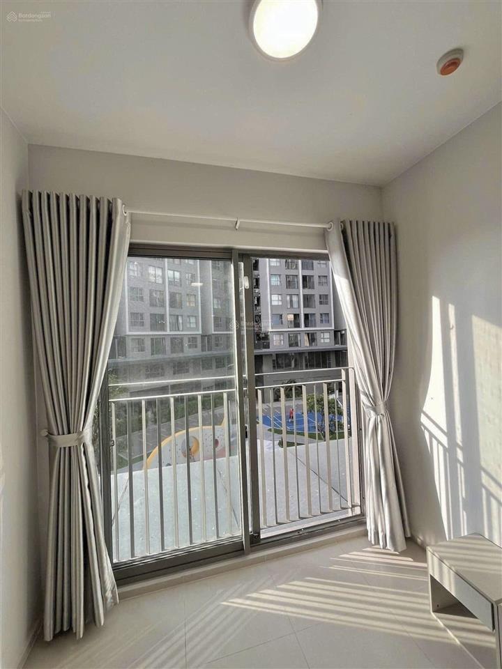 Bán căn 59m2 view hồ bơi block d + giá 2.8 tỷ (102%) sổ hồng sẵn + tặng máy lạnh và nội thất