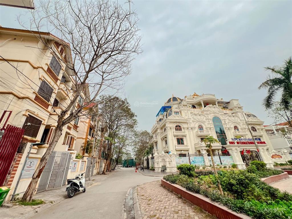 Chính chủ cần bán biệt thự 360m2, xây 3 tầng giá 57.5tỷ. 0977 355 ***