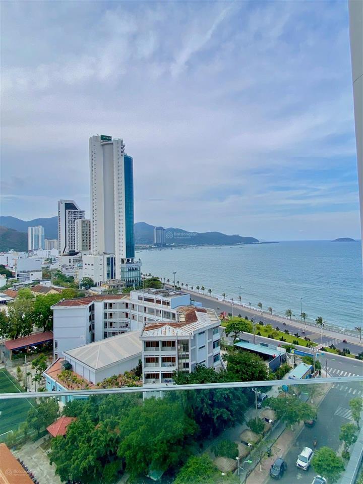 Bán căn 1pn + căn 65m² view biển giá 4,050 tỷ, đang cho thuê 13tr/tháng 0901 383 ***
