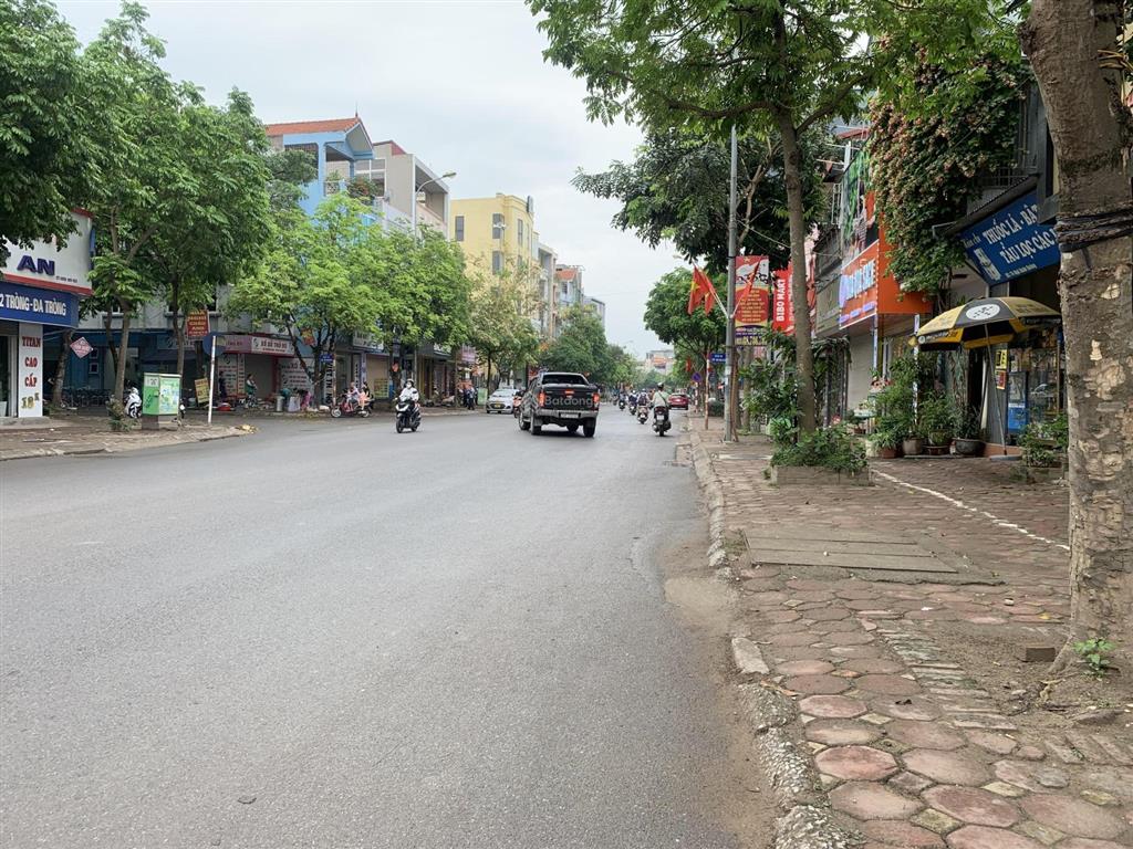 Bán lô siêu đẹp 100m²/mặt tiền 6,5m/đường thông bàn cờ vỉa hè rộng/trung tâm gia lâm giá 17,5 tỷ
