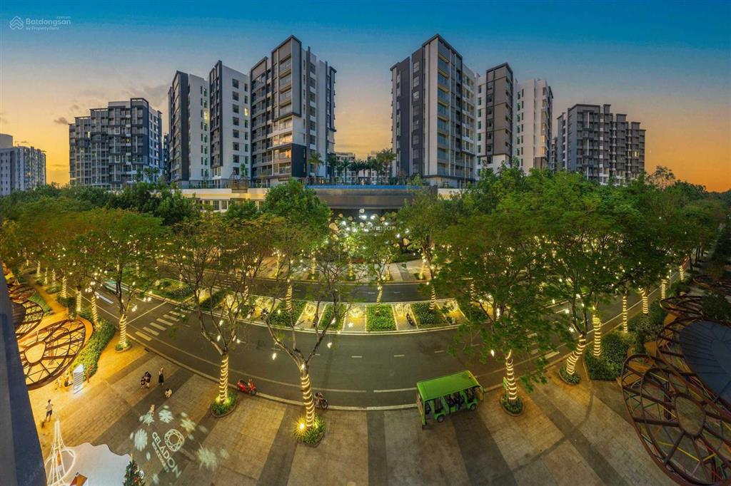 Centery 3pn 121m2 ban công dài giá 10,5 tỷ (102%), có ô xe
