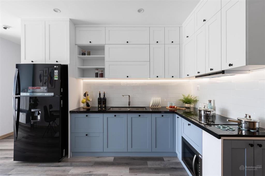 Siêu rẻ 4.6 tỷ với căn hộ 2pn 2vs, 62m2 view hồ tầng trung, vinhomes smart city