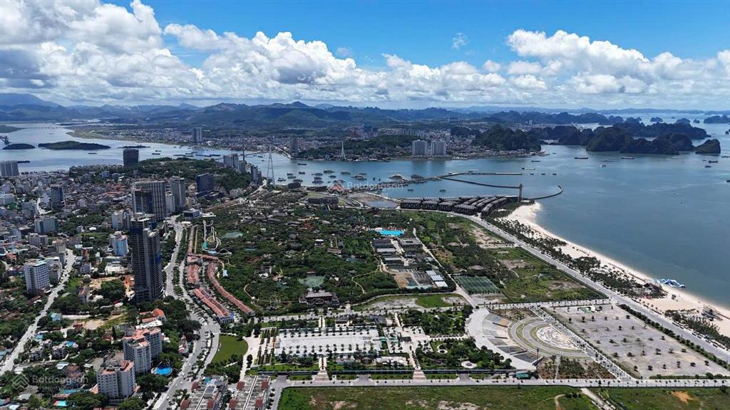 Bán biệt thự tm trung tâm bãi cháy vịnh hạ long. cam kết giá tham khảo tốt trong khu vực ạ