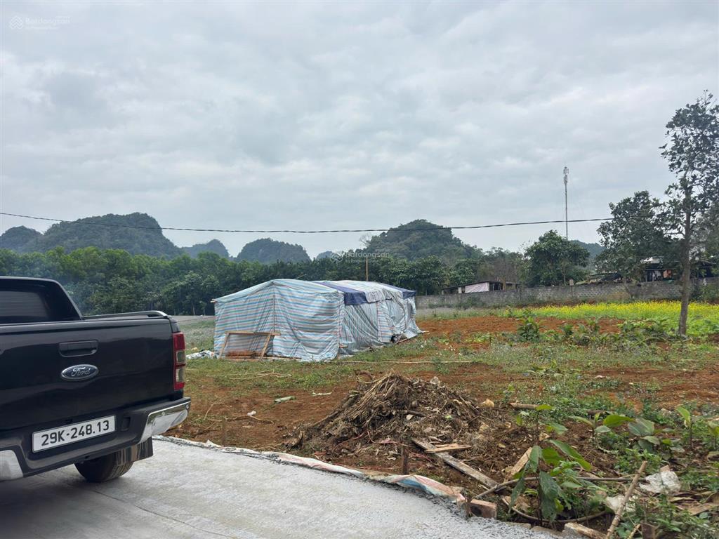 Chuyển nhượng lô đất giá rẻ 1900m2 có 300m thổ cư đất bằng phẳng vuông vắn