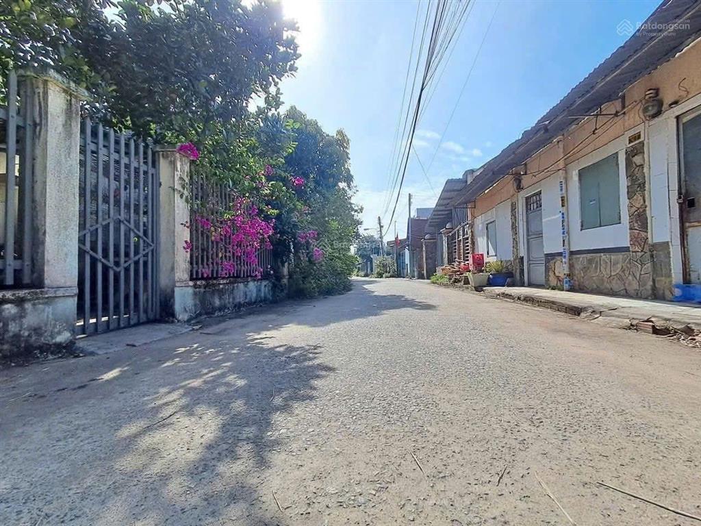 Mặt tiền dx072 định hoà giá 1.950 tỷ dt 5x19m thổ cư 100% đường 5m thông gần ngã tư trần ngọc lên