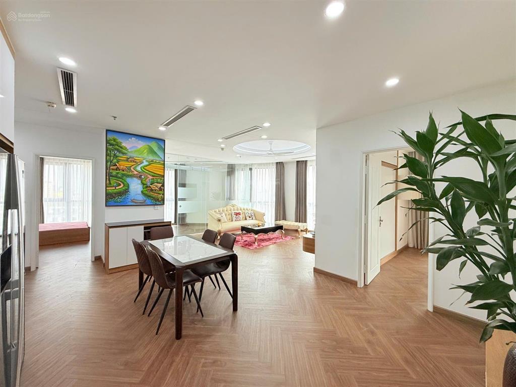 Tôi cần bán căn 4pn chung cư ct3 mễ trì hạ, dt 152m2, giá 9,5 tỷ. 0936 242 ***