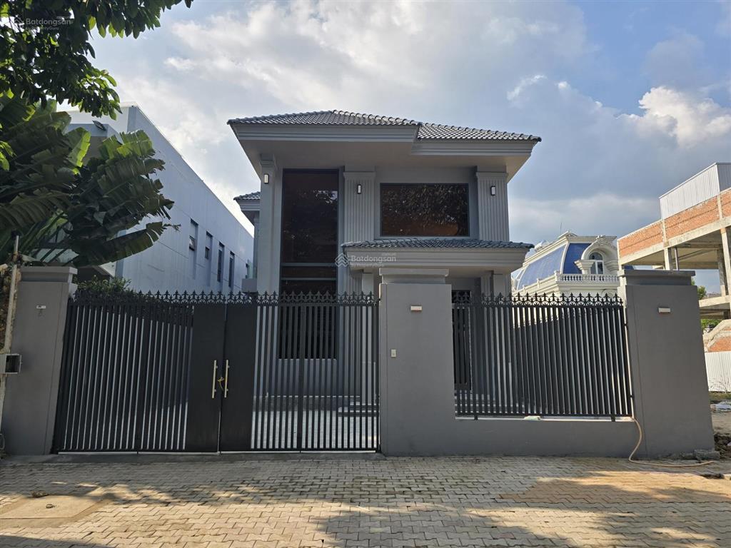 Biệt thự 2 tầng mái nhật kdc hiệp thành 3 diện tích 11,3x30m đã hoàn công có hồ bơi đầy đủ nội thất