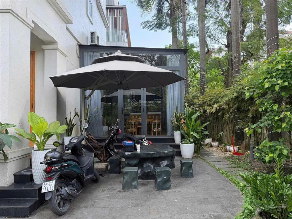 Chính chủ chuyển nhượng biệt thự góc mỹ thái 1 đường c, phú mỹ hưng quận 7 233m2 89 tỷ