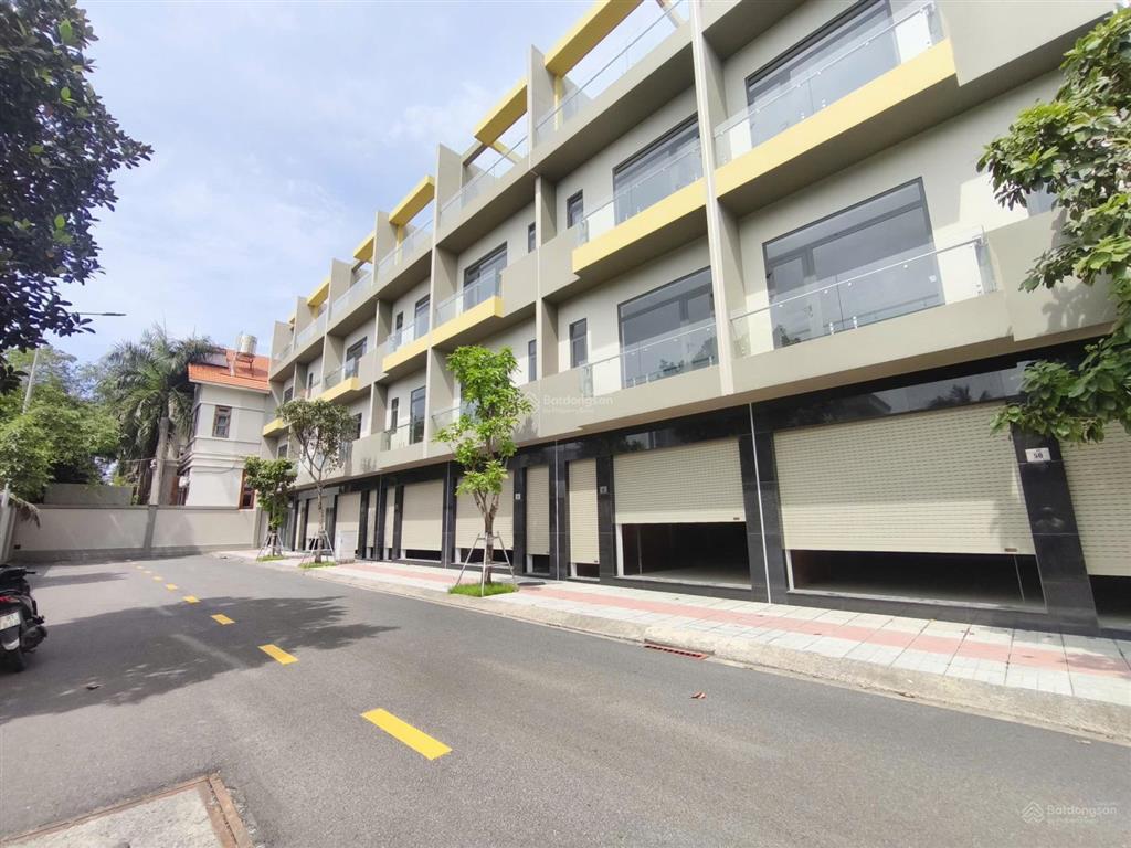 Cần bán lại giá gốc căn nhà phố bcons univalley 1 trệt 3 lầu. dt 64m. 5x13m. giá 7.1 tỷ. bao phí
