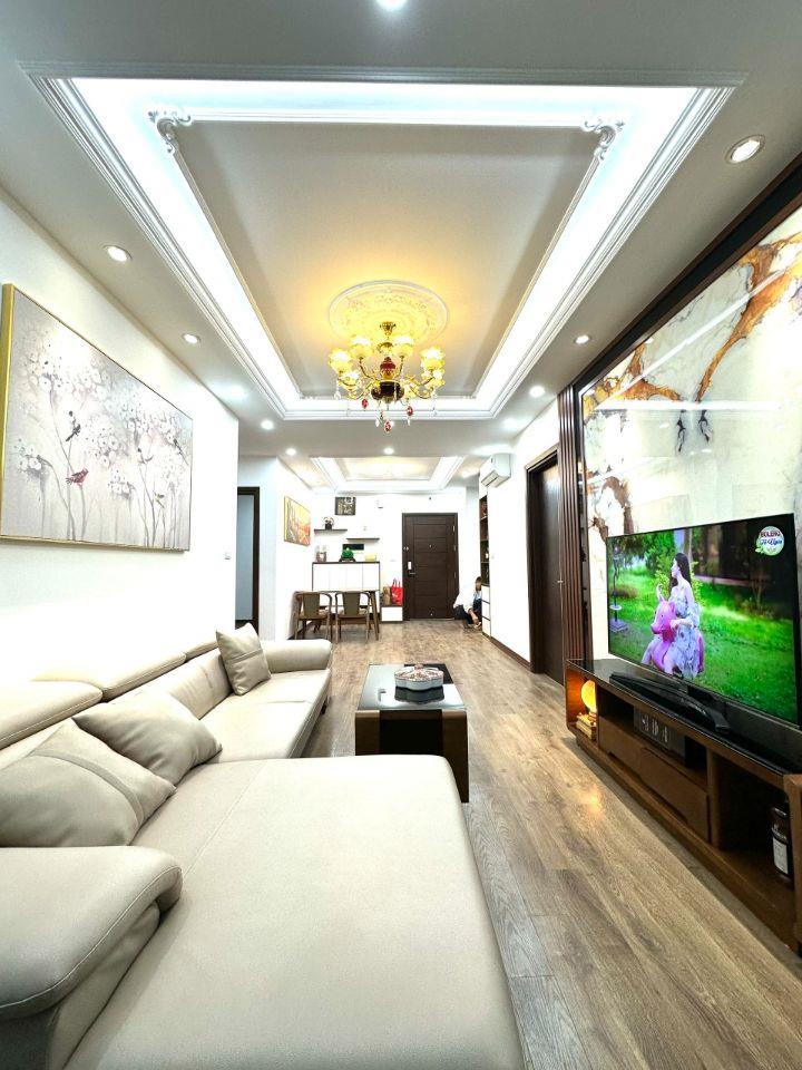 Bán căn hộ B6 Nam Trung Yên 80m2 3PN 2WC nhà đẹp đủ đồ giá 6.* tỷ có thương lương liên hệ 0986128415