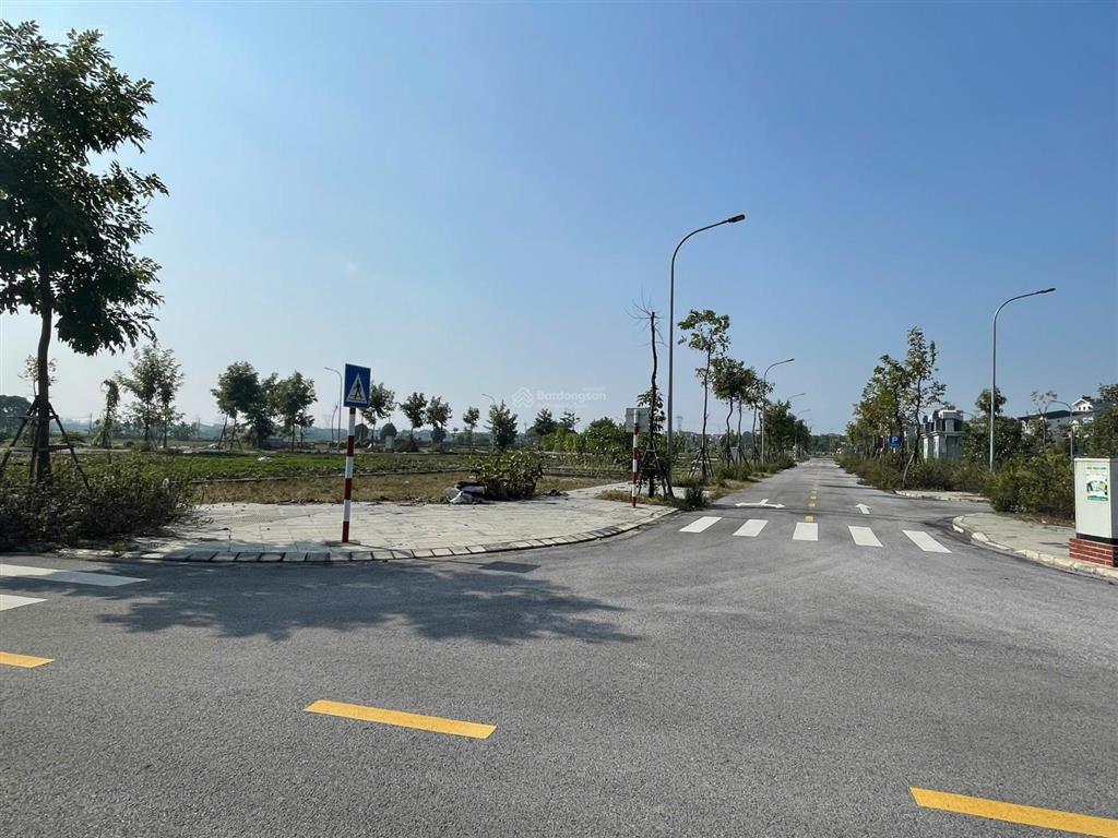 Chuyển nhượng lô đất giãn dân khu vân hà diện tích 80m2 giá 80 tr/m2, 0906 995 ***