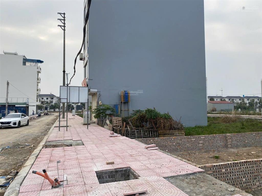 Bán gấp lô 62.3m2, cạnh đường vành đai 3.5, loại hiếm vỉa hè 4m sau kinh doanh cực tốt