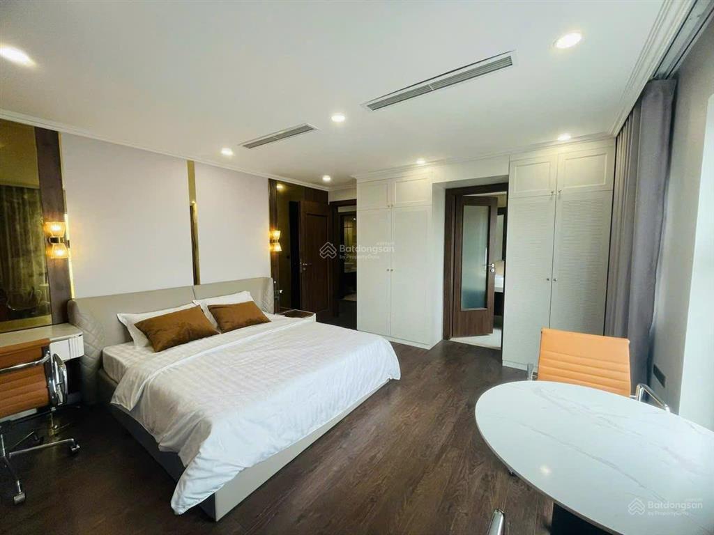 Bán căn góc 2pn 2vs 2 ban công. dt 74,7m2 view starlake, hồ tây. full đồ. sẵn sổ