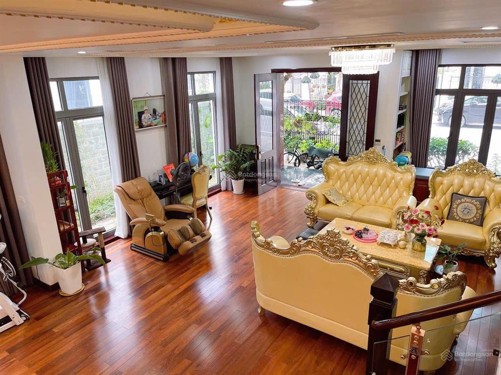 Chính chủ bán căn nhà vườn, diện tích 120m2, khu đô thị việt hưng, giá chỉ 31 tỷ.