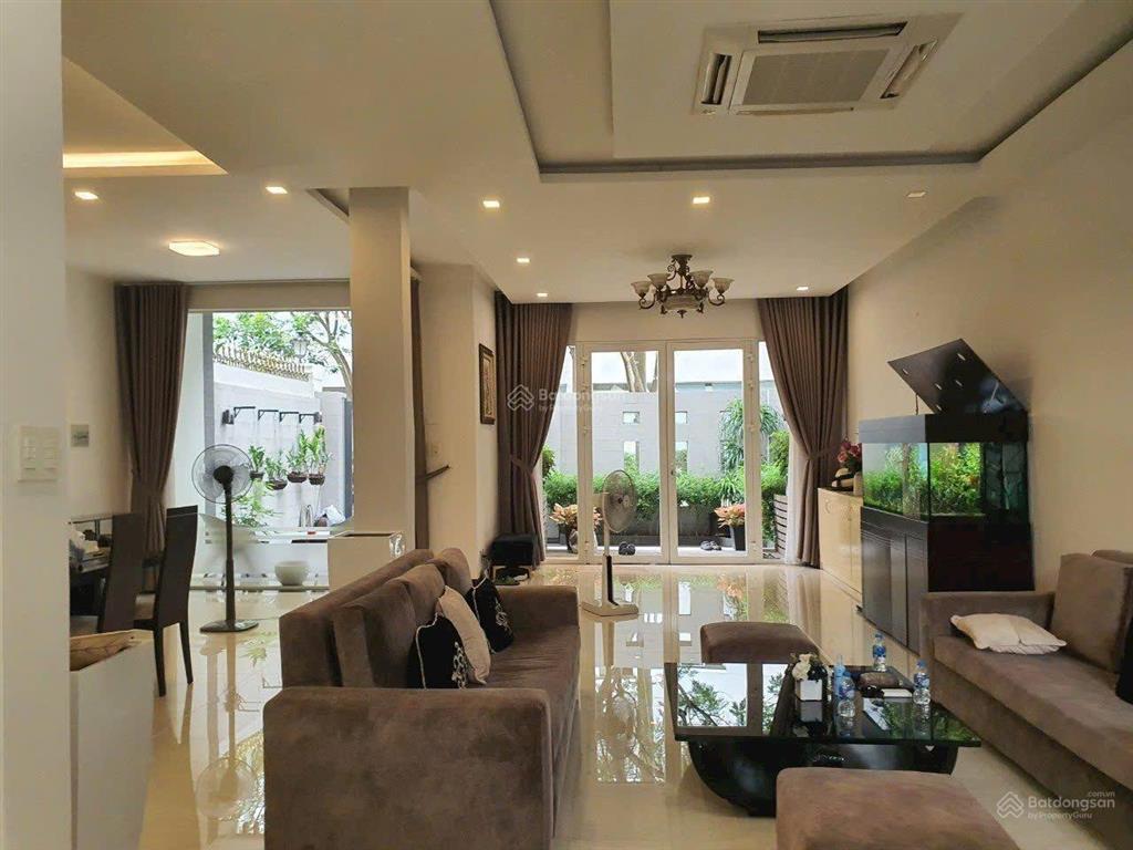 Cần bán gấp biệt thự nội thất cao cấp kdc tấn trường dt 148m2, xây trệt 2 lầu áp mái