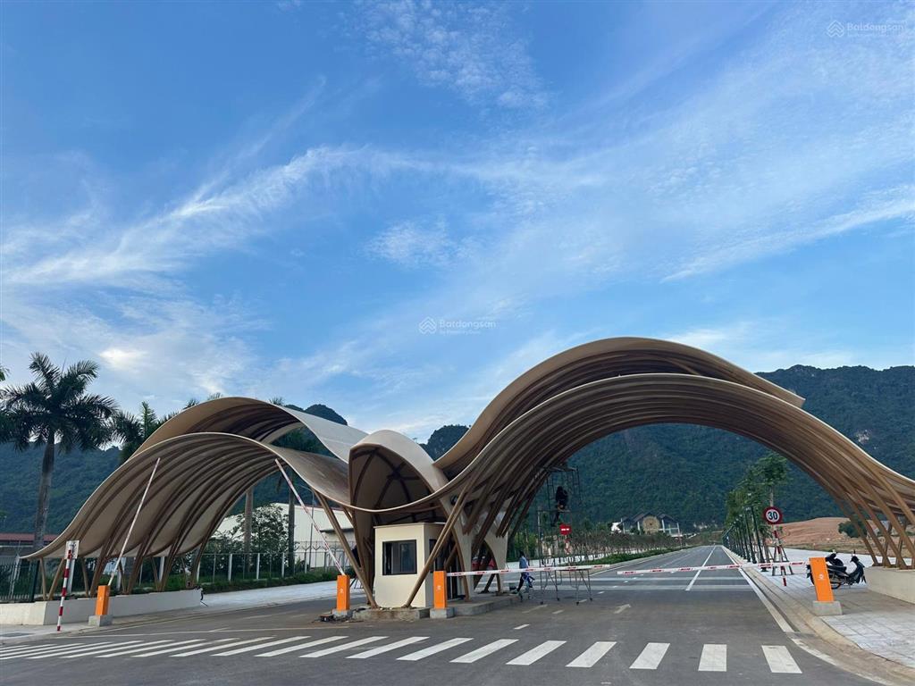 Thửa đất ont đẹp mt 5m. khu du lịch văn hóa nghỉ dưỡng vn, cáp treo hương bình, pháp lý đầy đủ