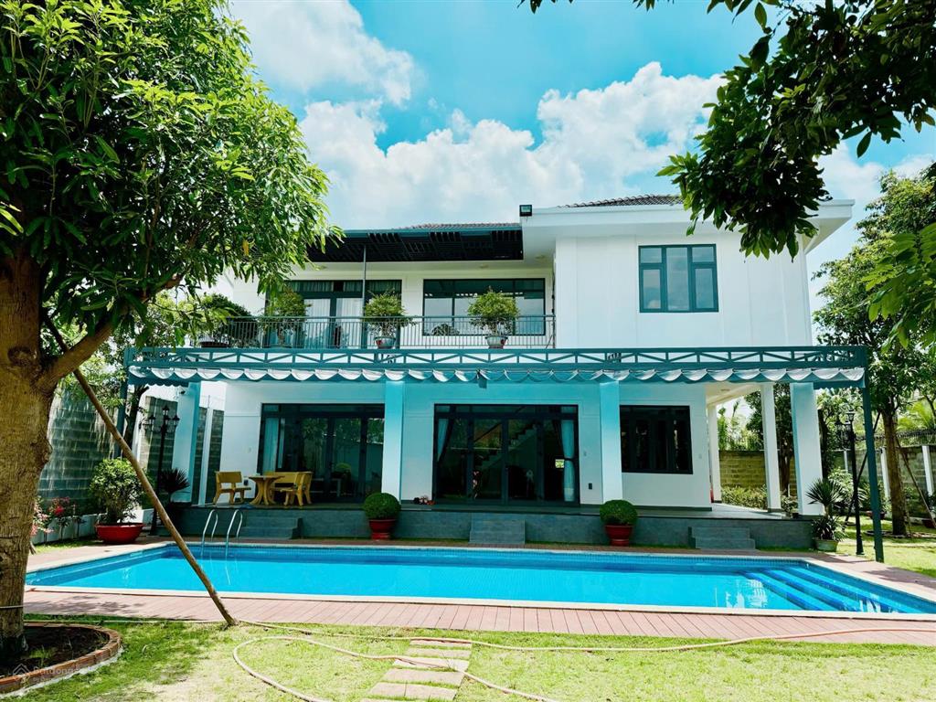 Bán gấp biệt thự cao cấp có hồ bơi đang cho thuê 45tr/th nhị bình hóc môn dt 35x25m, giá 18.5 tỷ tl