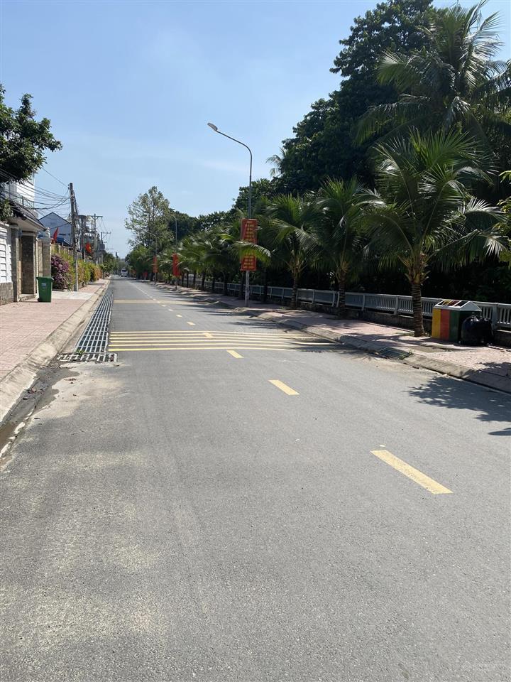 Bán lại kho diện tích 269m(12,5x21) có sẵn điện 3 pha 2 mặt tiền đường , kinh doanh được