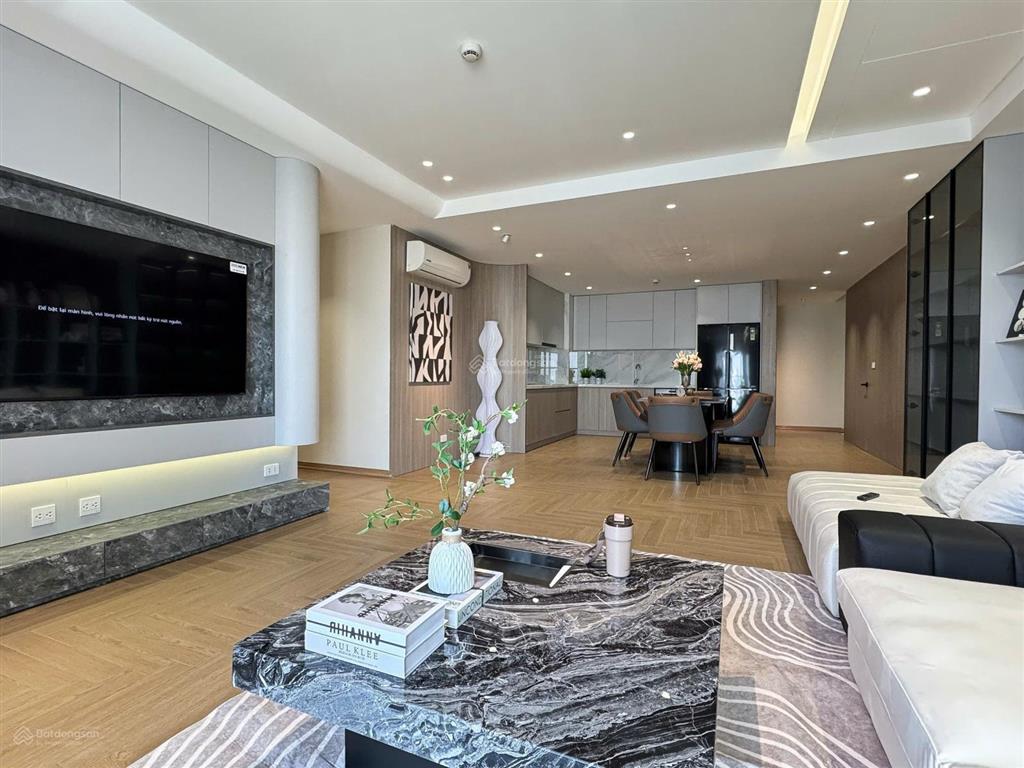 Chính chủ cần bán căn hộ 143m2 (4pn 2wc) toà hpc landmark 105 tố hữu. tầng trung, sẵn sổ, full nt