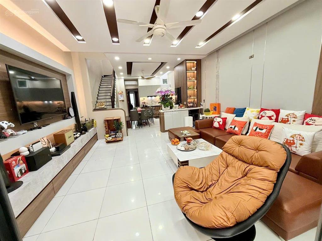 Nhà kđt đã có sổ hồng nhà đẹp mua về ở ngay.