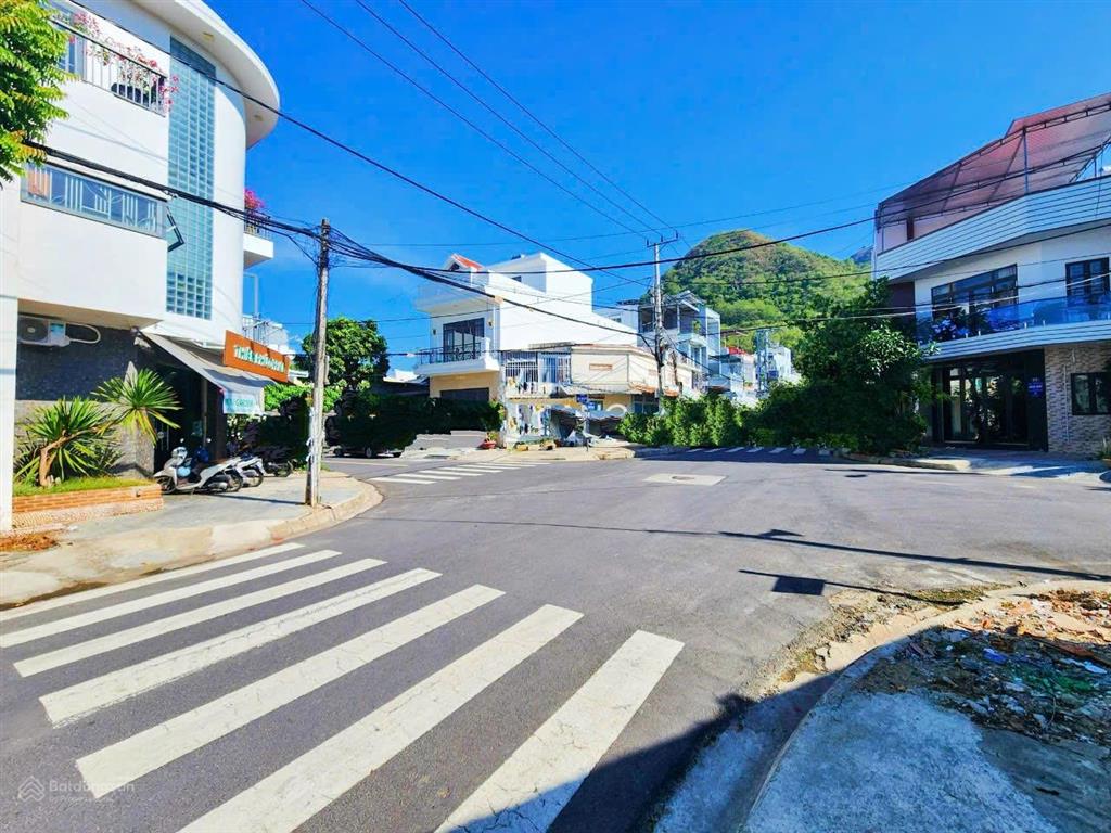 Mặt tiền hoàng tăng bí, 7,5 tỷ. cách biển 700m