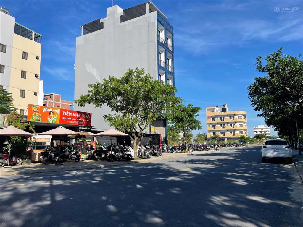 Bán nhanh căn nhà 3,5 tầng shophouse đường lớn tại fpt kinh doanh ngay
