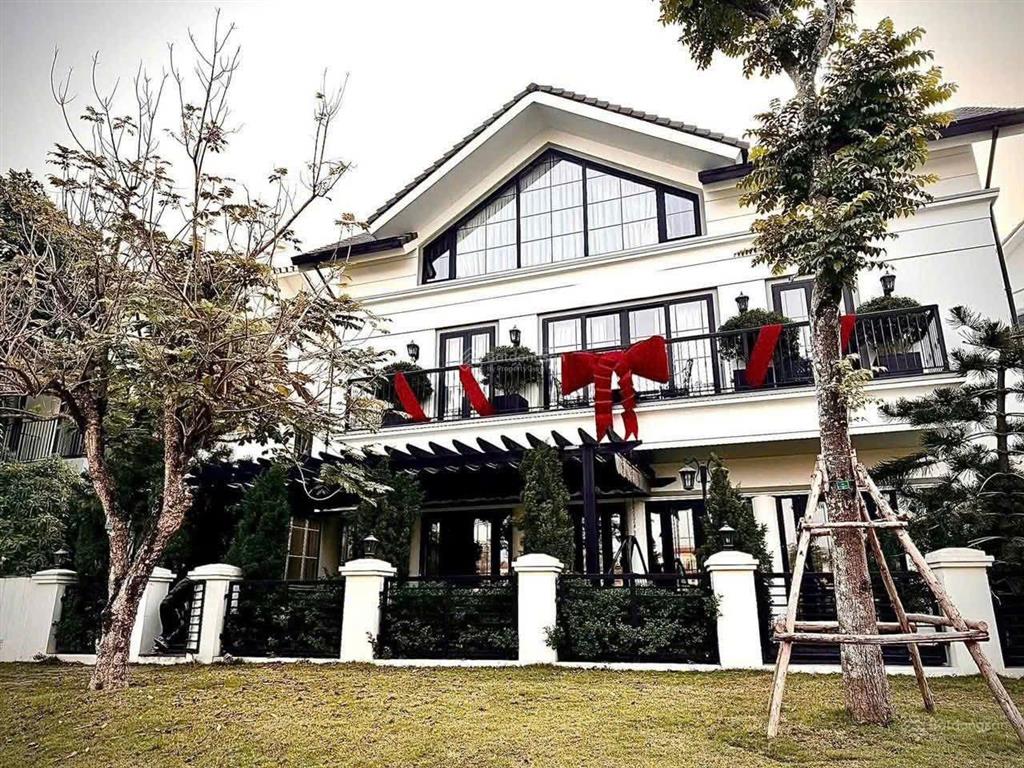 Bán biệt thự đơn lập vinhomes thăng long view hồ hoàn thiện nội thất quý tộc