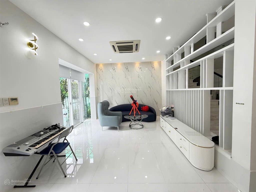 Bán biệt thự phố vườn hưng thái phú mỹ hưng quận 7 giá chỉ 32 tỷ