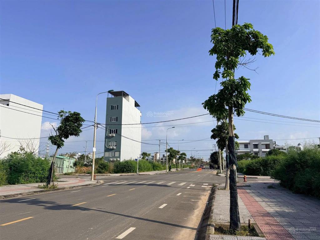 Bán lô mặt tiền lê sỹ block b139 lô 4 giá 8,2 tỷ sổ ngay