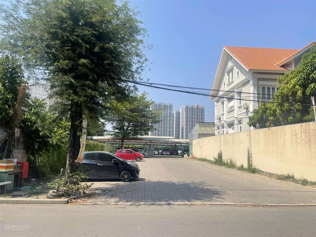 Hot! 1 lô đất hiếm có sổ đỏ xd tự do mt lê thị chợ, 14x30m, giá chỉ 140 triệu/m2. 0902 747 ***