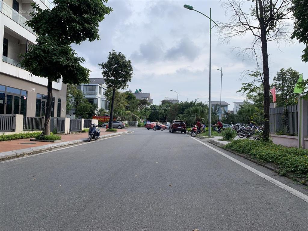 Bán biệt thự khu đô thị đặng xá gia lâm, dt 235m2 mt 12,7m đang cho thuê dòng tiền/ giá 135tr/m2
