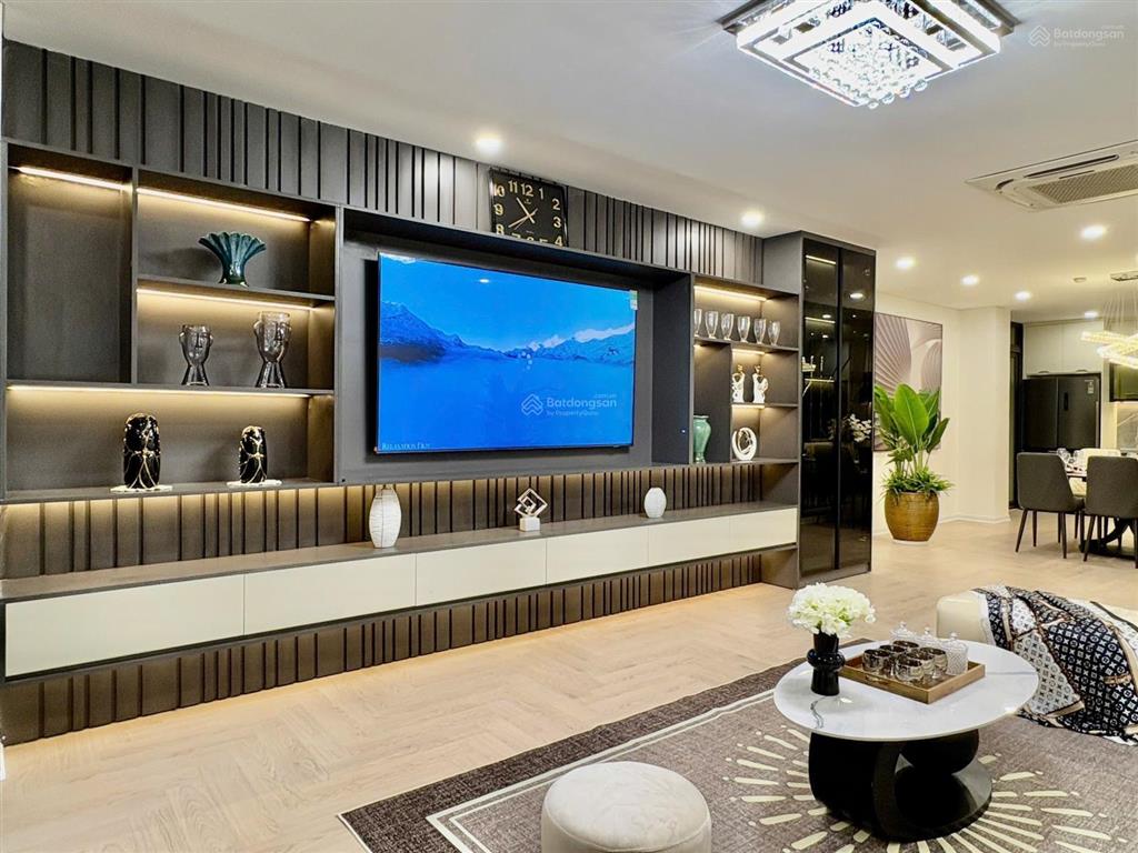 Giảm giá bán gấp gia đình chuyển vào sg cần bán 3 căn hộ 148 110 75m2 full nội thất như ảnh