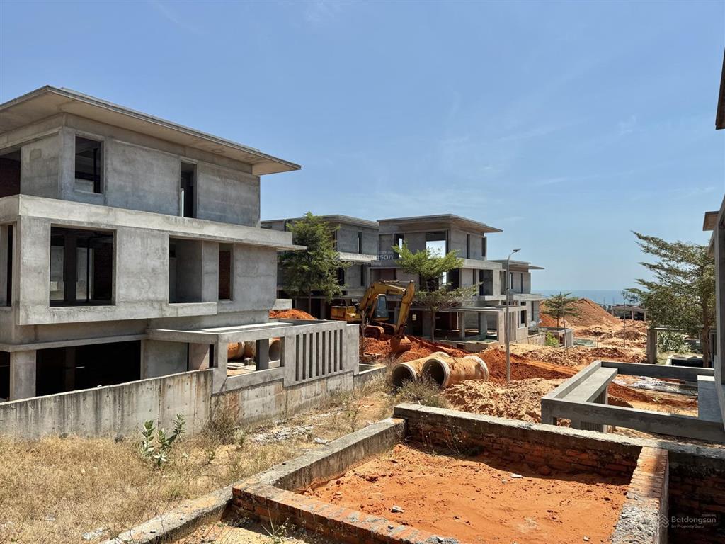 Biệt thự hồ bơi riêng mũi né chỉ 8,6 tỷ cách biển 300m gần sân bay