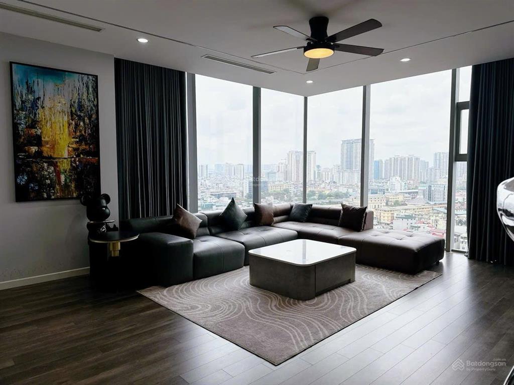 (cực hiếm). căn góc the nine 131m2. có slot ô tô. sẵn sổ sang tên nhanh. rẻ nhất the nine