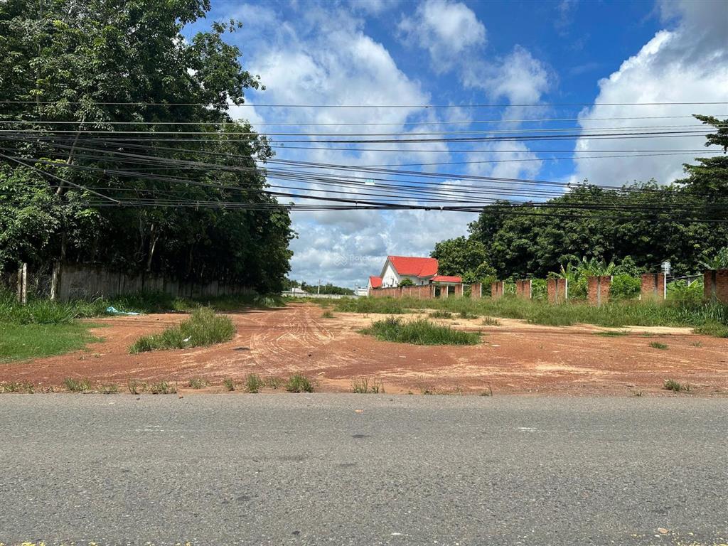 Cần bán 1,2ha đất 2 mặt tiền dt 794a, 600m tc, 9000m quy hoạch đất skc, gần chợ bến cát