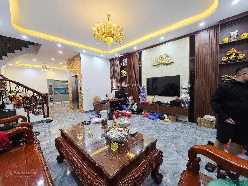 Bán nhanh nhà 5 tầng thang máy liền kề văn khê vạn phúc, vỉa hè đá bóng, 83m² chỉ 22,4 tỷ